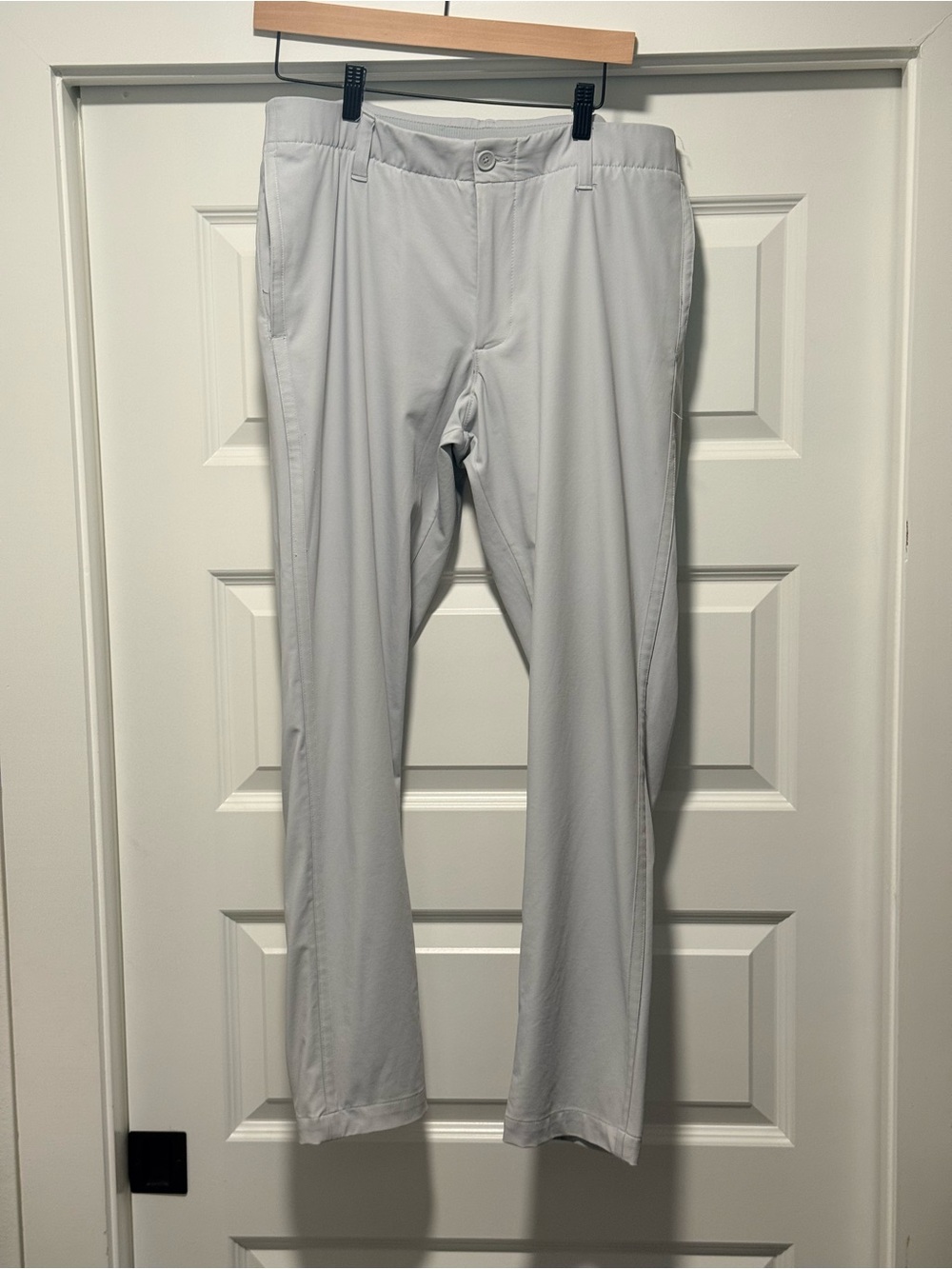 Under Armor Men's Light Gray Casual Performance Pants